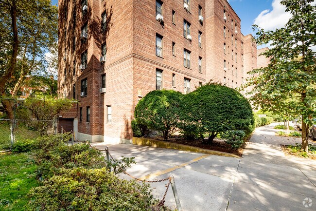 Building Photo - Briarfield