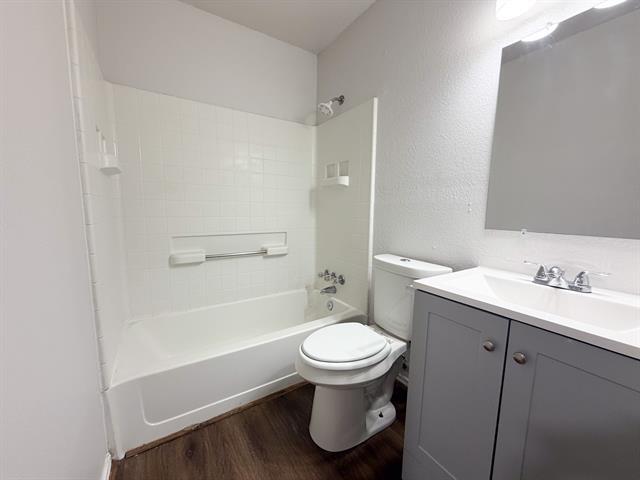 Building Photo - 493 Bryant Ave