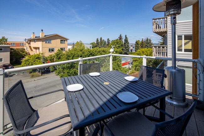 Building Photo - 617 N Street