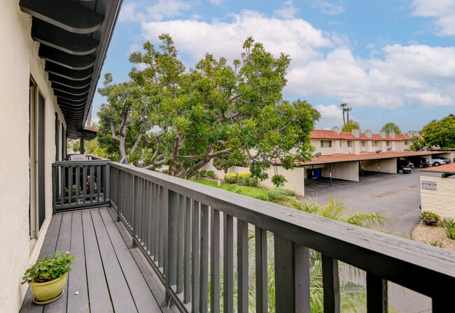Building Photo - 4373 Loma Riviera Ct
