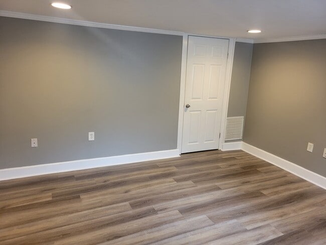 Building Photo - Grandview unit B