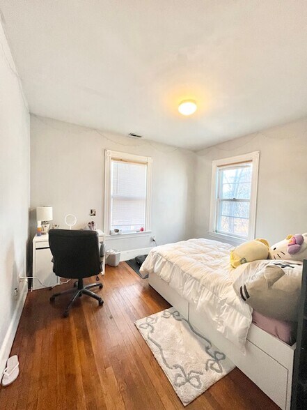 Building Photo - 140 Cedar St