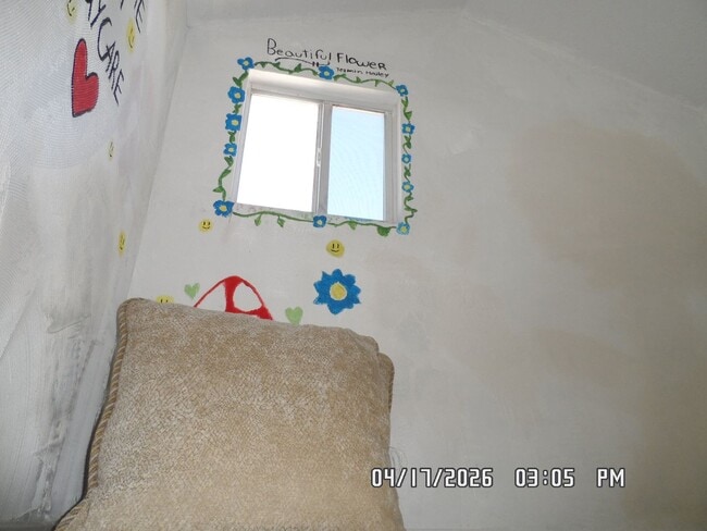 Building Photo - 3 Bedrooms, 2 Bathrooms, approx. 1392 sq. ft., 2 Car Garage, Covered Patio, Fenced, Play house,