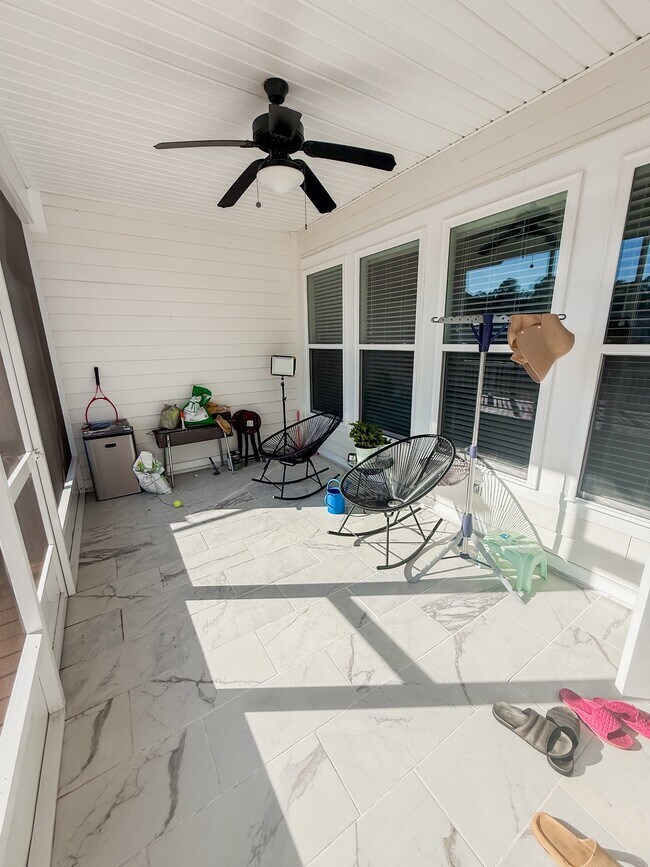 Building Photo - 5742 Vlg Rdg Ln