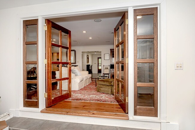 Building Photo - Coastal Living at Its Best – Fully Furnish...