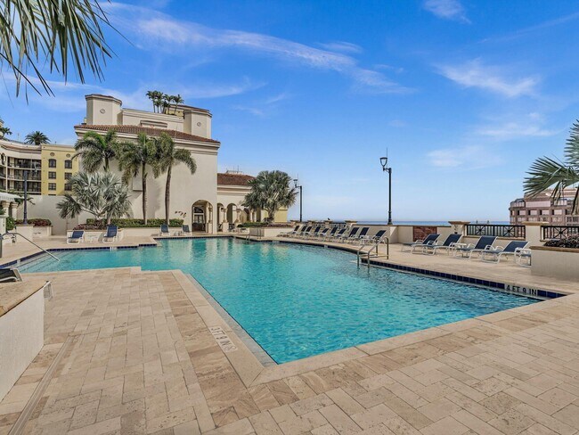 Building Photo - 801 S Olive Ave