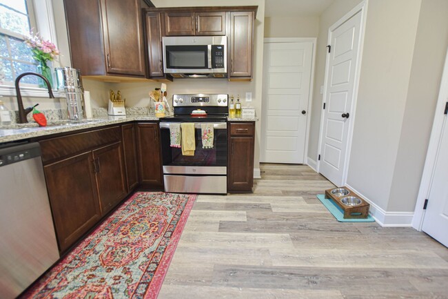 Building Photo - Pet Friendly Three Bedroom with Bonus!