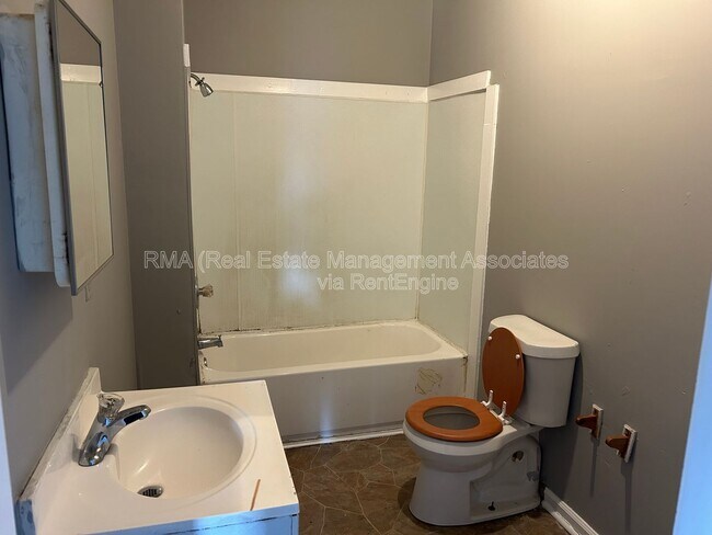 Building Photo - 113 W Tinsley St