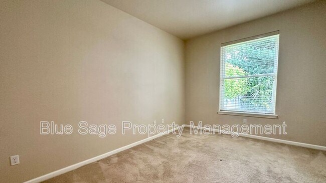 Building Photo - 50 Goldenrod Ln