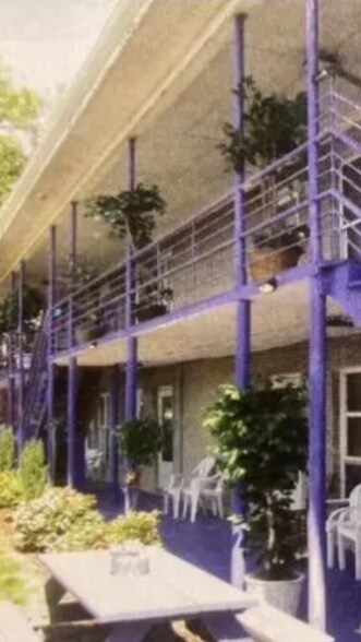 Building Photo - 1204 Hillside Ave