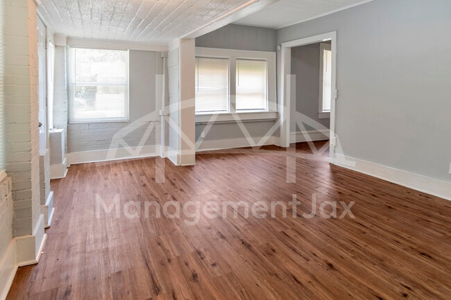 Building Photo - 1044 W 28th St