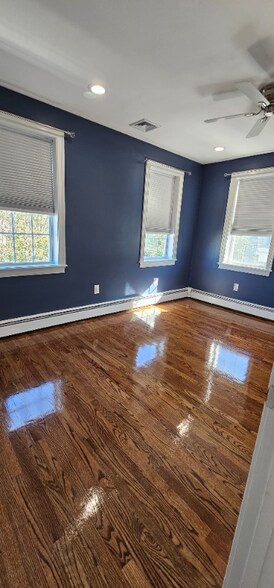 Building Photo - 33 Franklin St