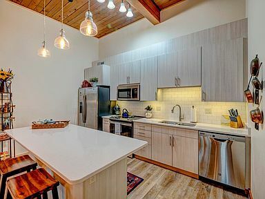 Building Photo - 1300 Burton St