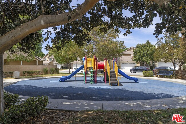 Building Photo - 3863 Thorncroft Ln