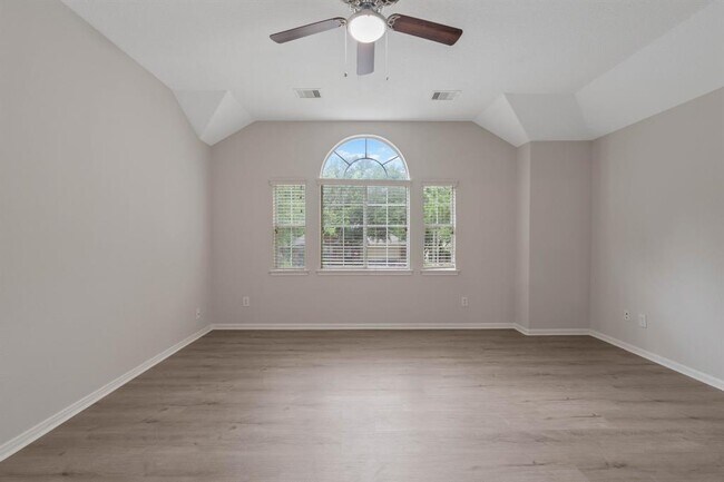 Building Photo - 18 N Queenscliff Cir