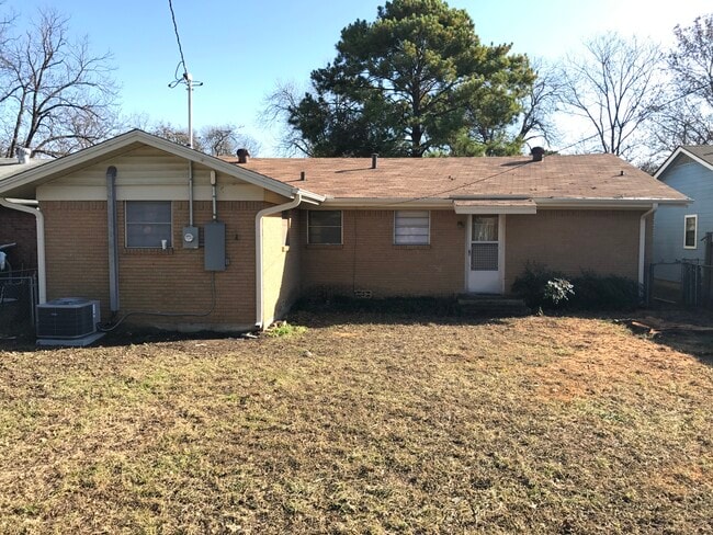 Building Photo - 406 Turner St