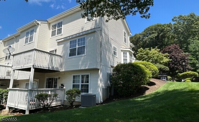 Building Photo - 2501 Vantage Ct
