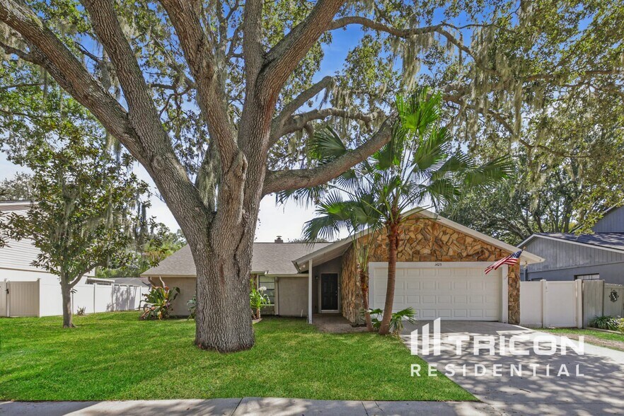 Primary Photo - 1425 Corner Oaks Dr