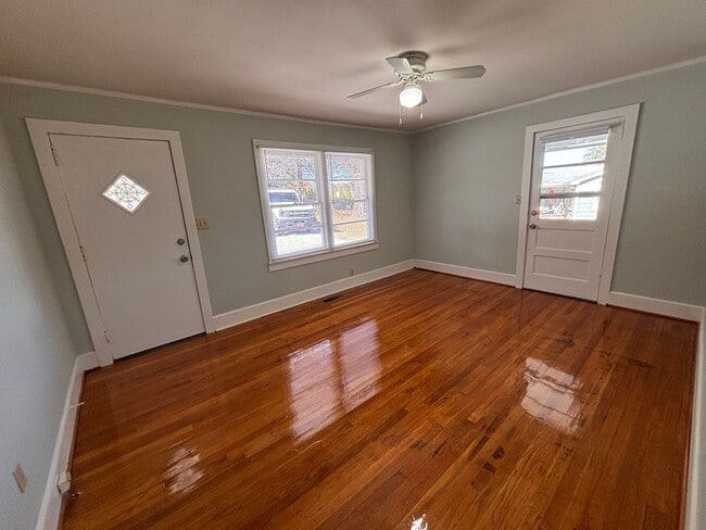 Building Photo - 2 Bedrooms- 1 Bathroom- House in Rome!