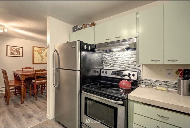 Building Photo - 240 S 152nd St