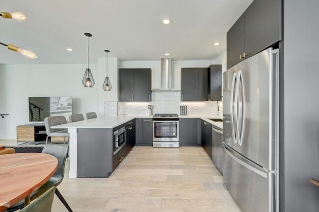 Building Photo - 3530 W Conejos Pl