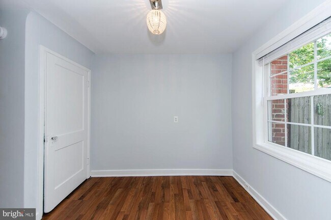 Building Photo - 908 S Highland St