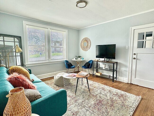 Building Photo - 4929 Chippewa St