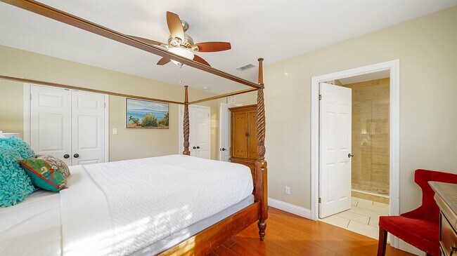 Building Photo - 14 Sanchez Ave