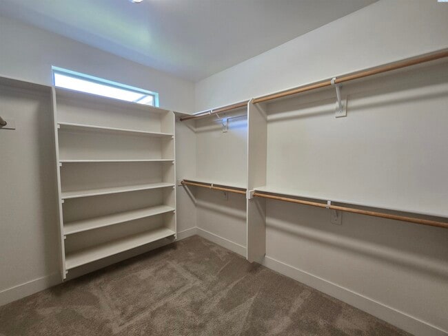 Building Photo - Spacious Rambler in South Richland with La...