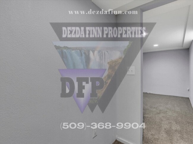 Building Photo - 5 Bed, 2 Bath Home Conveniently Located in...