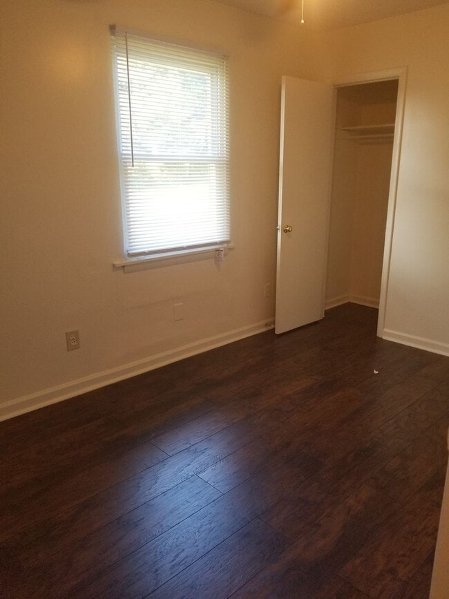 Building Photo - 3- Bedroom & 1- Bath