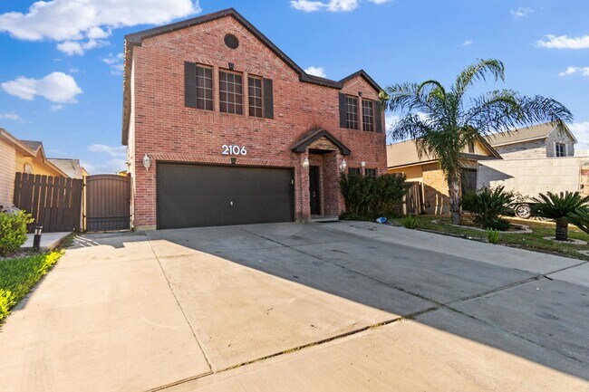 Building Photo - 2106 Mallorca Dr