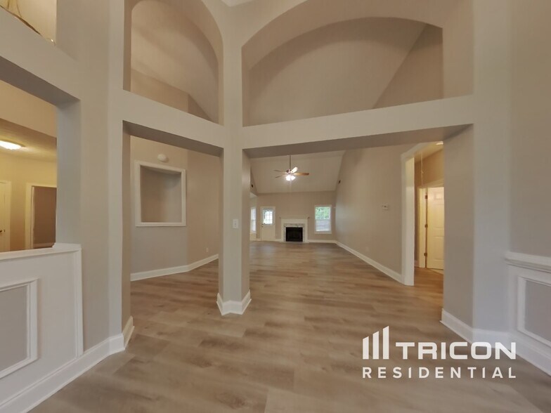 Building Photo - 628 Morgans Trace