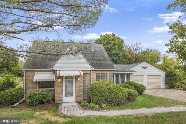 Building Photo - 219 S Pleasantview Rd