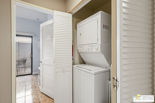 Building Photo - 1183 Tiffany Cir N