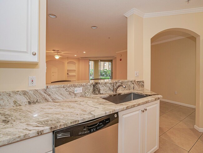 Building Photo - 5045 Fairways Cir