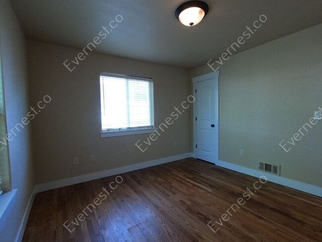 Building Photo - 2224 10th Ave