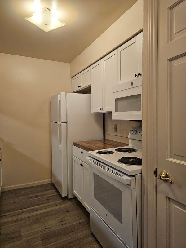 Building Photo - 29936 Utica Rd