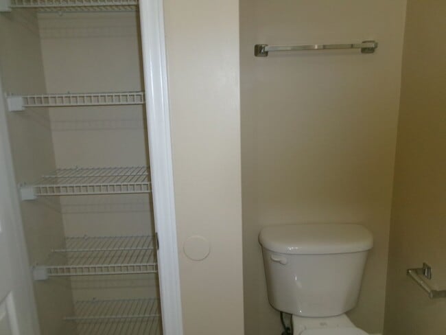 Building Photo - 3 bedroom, 2 bath condo in The Fountains