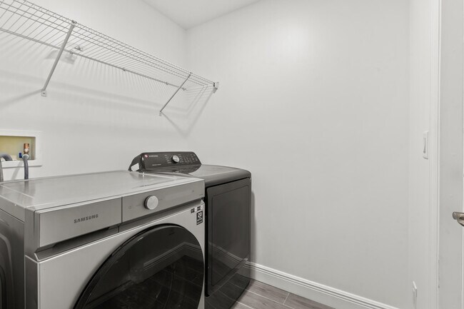 Building Photo - 5797 NW Coosa Dr