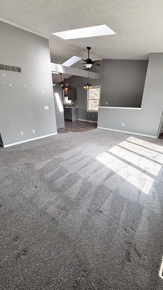 Building Photo - 3420 Parkwood Dr