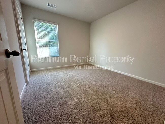 Building Photo - 488 Stoneybrook Dr