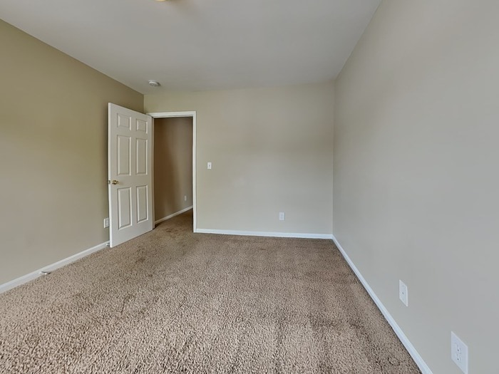 Building Photo - 640 Cliffs Inn Circle