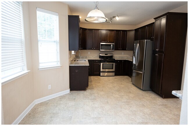 Building Photo - 1321 Adair Dr