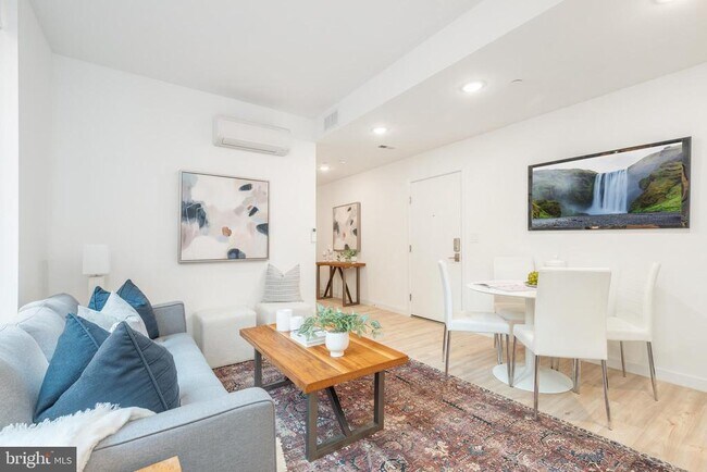 Building Photo - 1131-39 N Front St