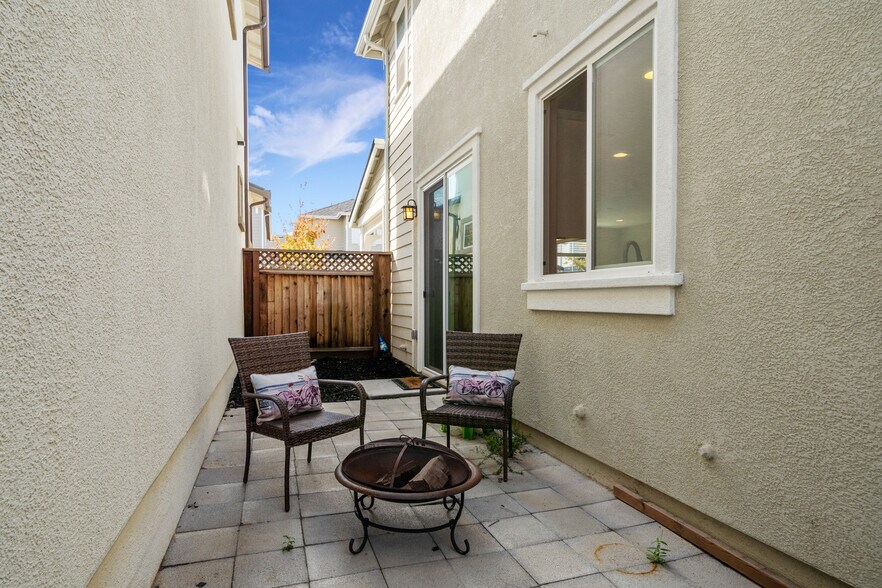 Building Photo - 16523 Alexander Ln