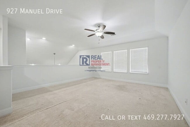 Building Photo - 927 Manuel Dr