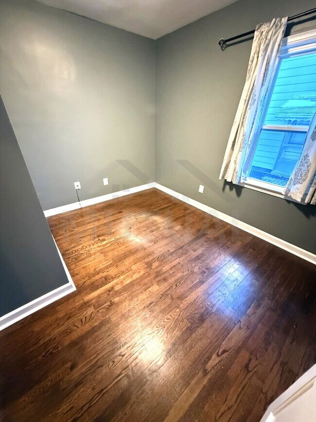 Building Photo - 389 Channing St