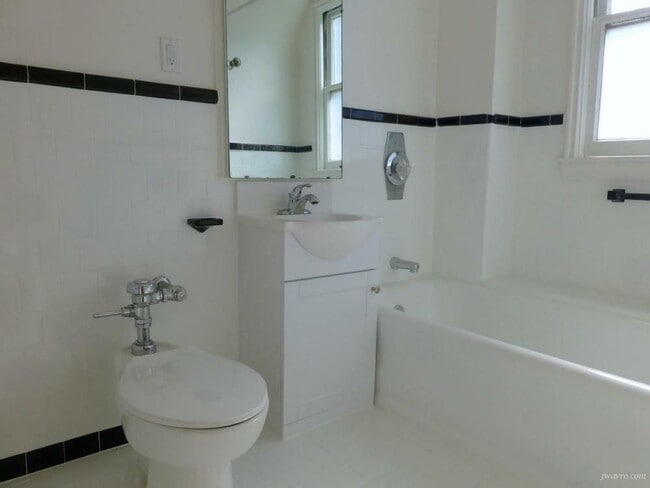 Building Photo - 2201 Pacific Ave