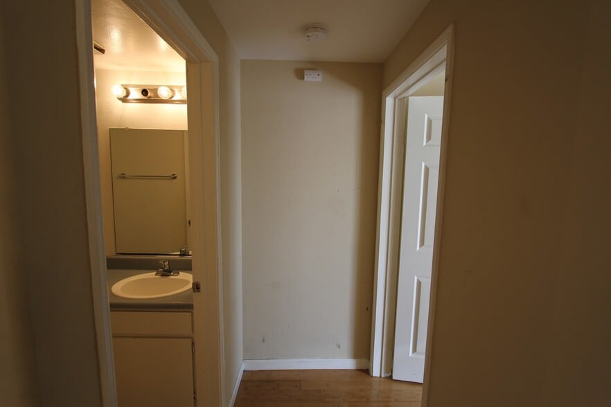 Building Photo - 425 N Alvarado St